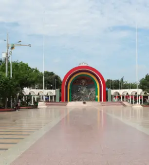 Plaza de armas de Tumbes - alquiler de autos